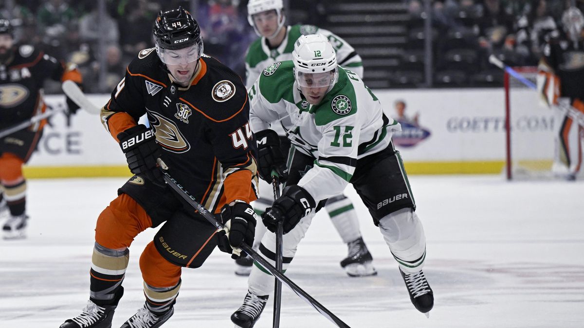 Faksa v NHL vstřelil vítězný gól, MacKinnon prodloužil bodovou sérii