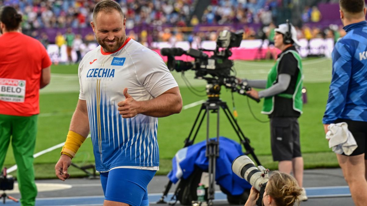 Staněk zabojuje o medailovou obhajobu, první finále pro talentovaného dálkaře