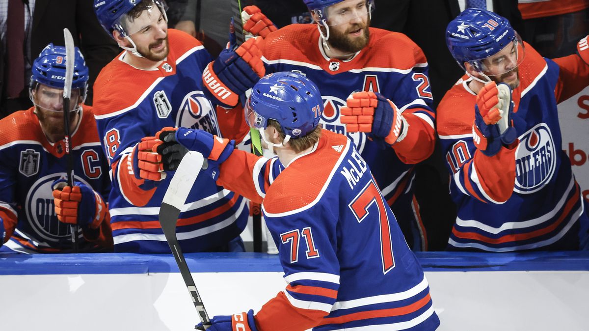 Edmonton deklasoval Floridu a prodloužil finále NHL