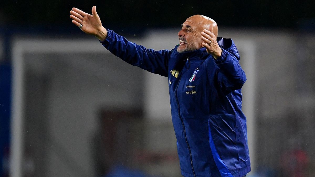 Italové mají na Euru tvrdý režim. Zapomenout musí i na sluchátka v uších