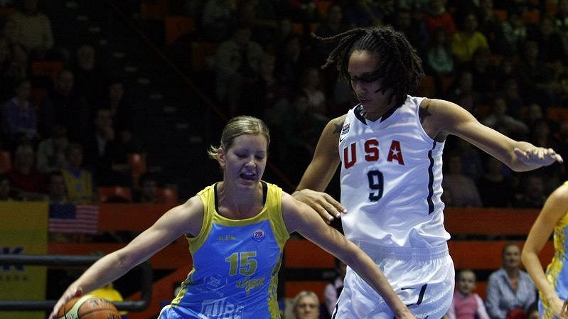 Basketbalistka Grinerová poprvé po propuštění z ruského vězení hrála za Phoenix