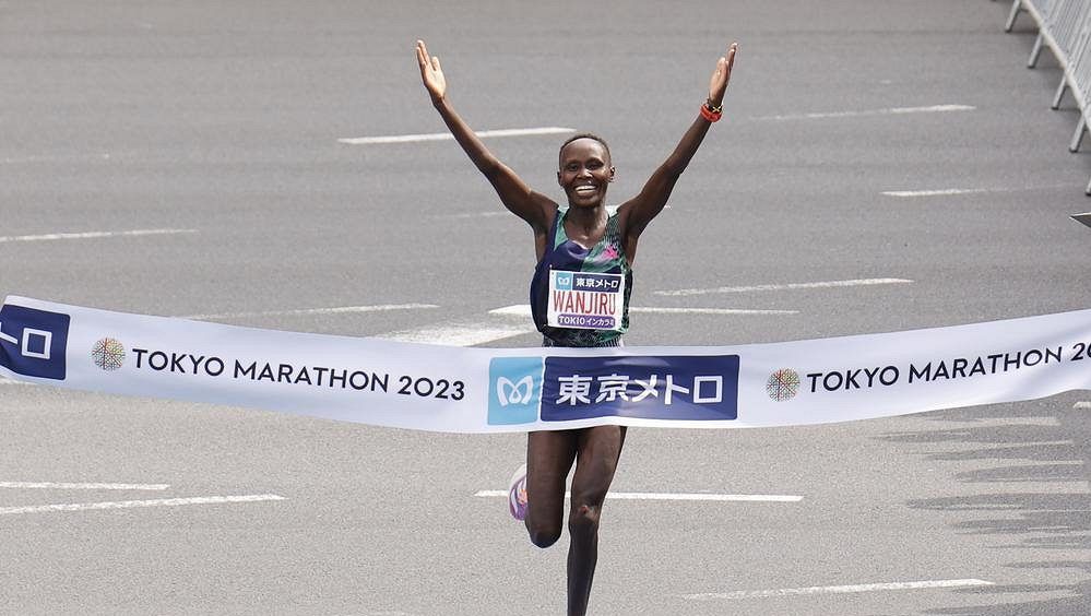 Keňanka Wanjiruová vyhrála Tokijský maraton za 2:16:28 a je šestá v historii