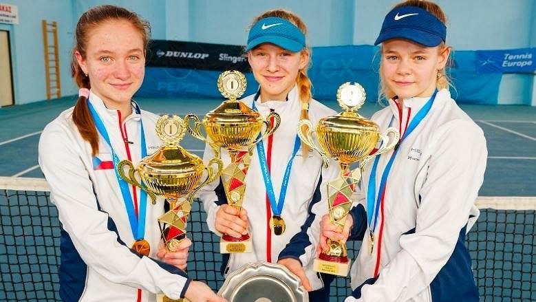 Polky jsme po finále utěšovaly, říká Sekerková po triumfu mladých českých tenistek