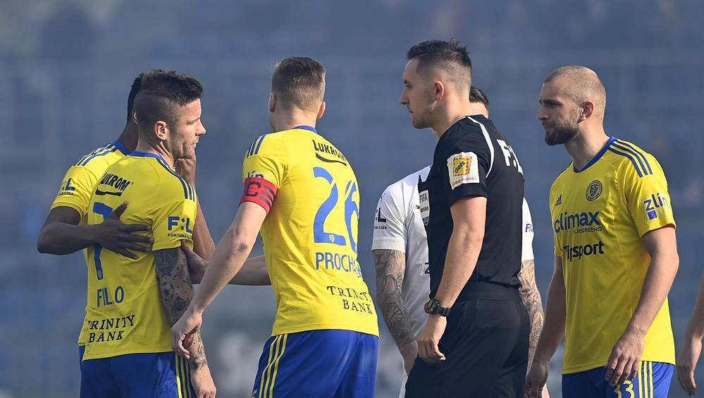 Fillo vyloučením znovu potopil Zlín. Derby hrubě ovlivnil, Nevybíravým zákrokem naštval Vrbu