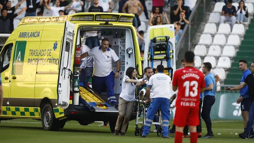Drama na hřišti. Hráč utrpěl zástavu srdce, byl resuscitován. Poté všechny překvapil