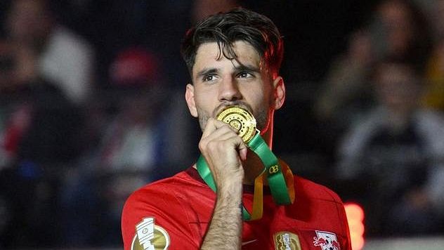 Liverpool koupil maďarského kapitána za 1,6 miliardy korun