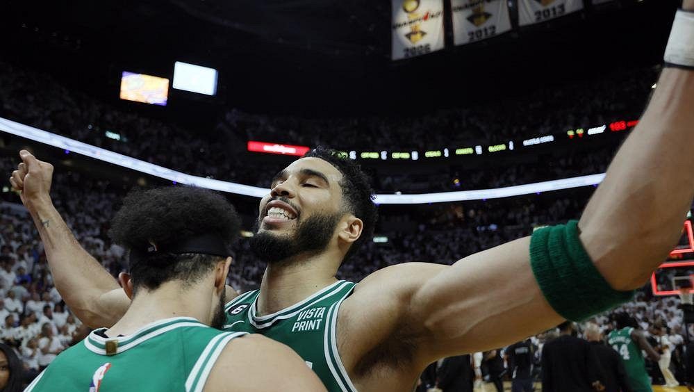 White střelou s klaksonem udržel Bostonu šanci na finále NBA