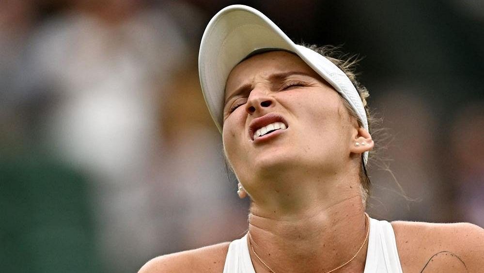 Světová jednička Vondroušové v semifinále Wimbledonu fandit nebude