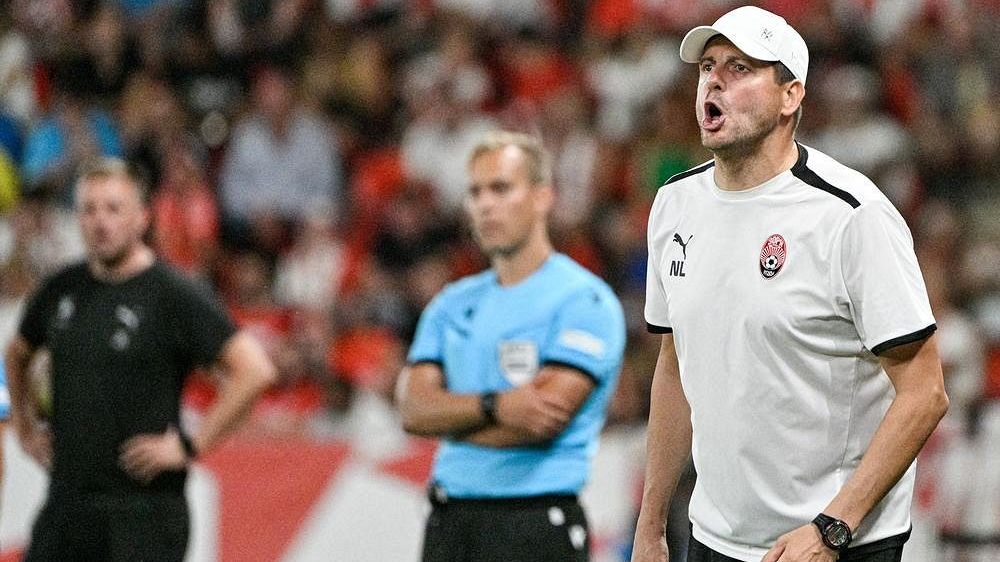 Kouč soupeře Slavie v Evropské lize nabídl rezignaci