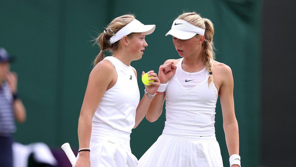 Česká paráda na French Open! Juniorským sestrám se zdařila pomsta americkým dvojčatům, zahrají si o titul