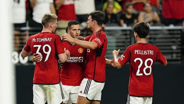 Otazníky o prodeji, změna brankářské jedničky a druhý Haaland. Doženou United městské rivaly?
