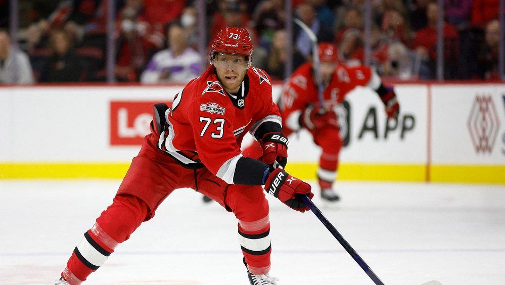 Český útočník to v NHL balí. Bude hrát extraligu