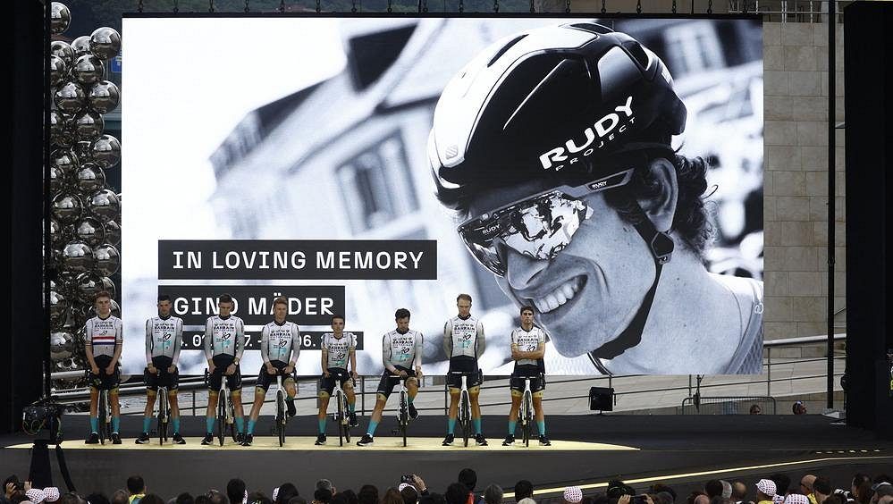 Při představení účastníků Tour de France drželi minutu ticha za zesnulého Mädera