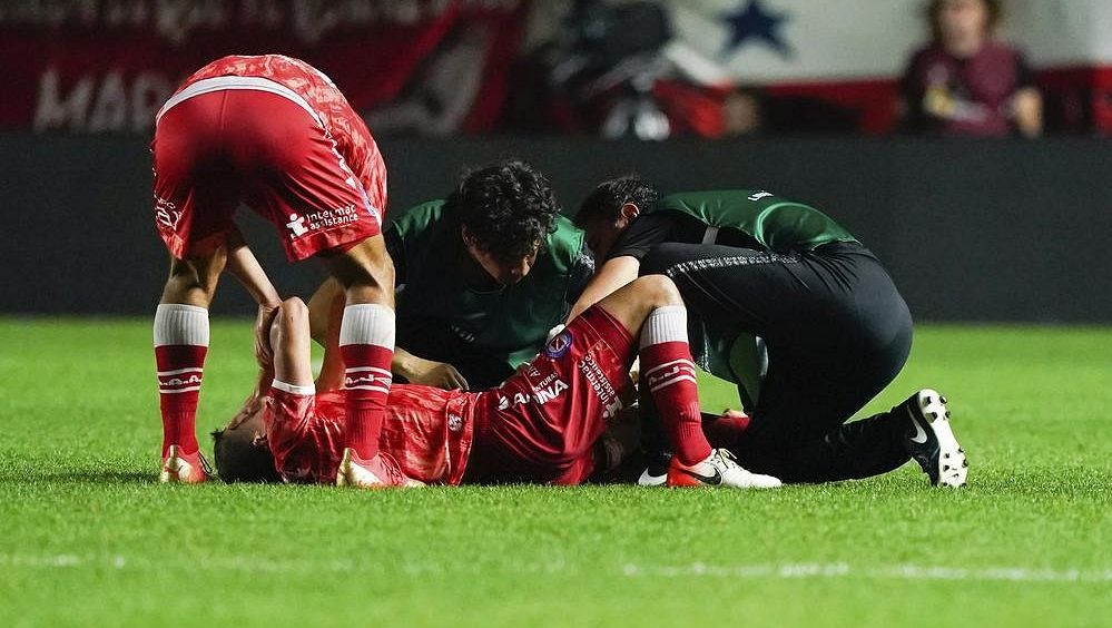 Slavný Brazilec způsobil soupeři hororové zranění. Hráč v agónii křičel bolestí