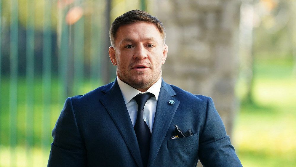McGregor znovu středem pozornosti. Přihlížel bitce v hospodě, poté raději uprchl