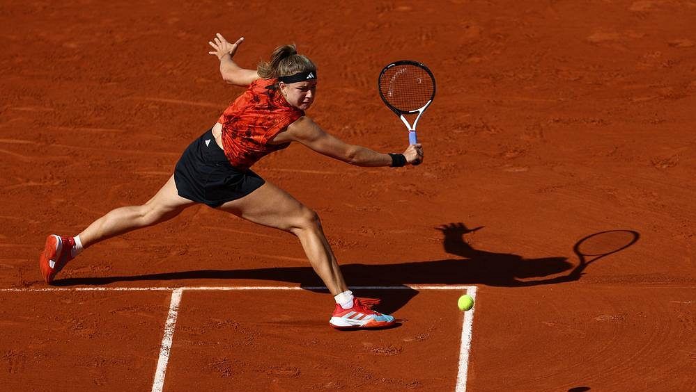 TENIS ONLINE: French Open kosí české naděje. Bojovat budou Vondroušová a Muchová