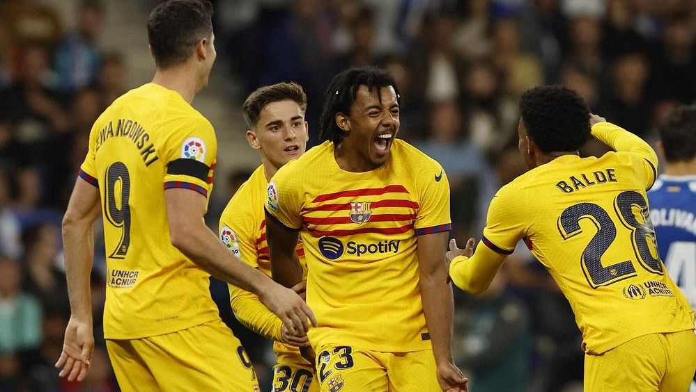 Fotbalovou Barcelonu po sezoně opustí sportovní ředitel Jordi Cruyff