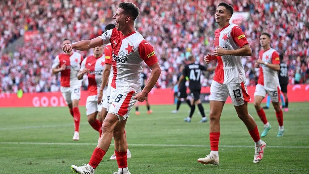 Vyptával se West Ham, on kope dál za Slavii. Jsem Čecháček, směje se