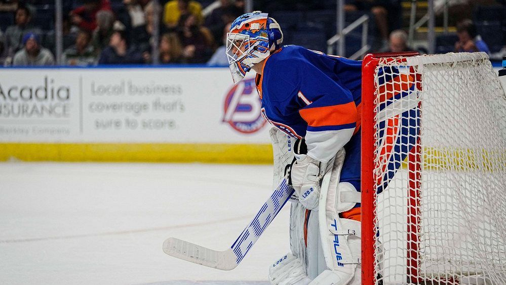 Brankář Škarek podepsal v NHL novou dvouletou smlouvu s Islanders