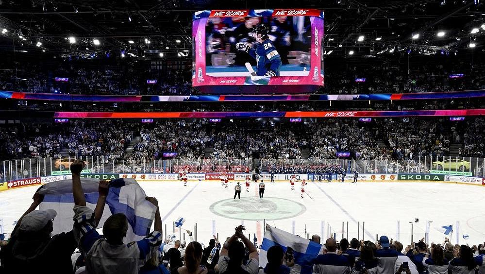 První hokejistkou roku podle IIHF je kapitánka mistryň světa Knightová