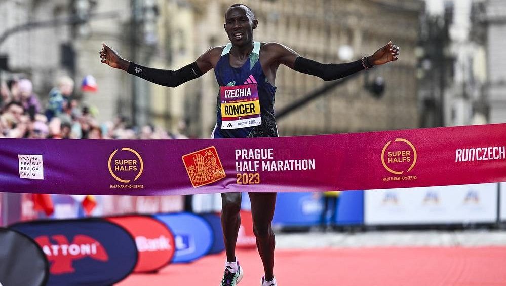 Keňská nadvláda! Vítěz Pražského půlmaratonu Konga doběhl jako jediný pod hodinu