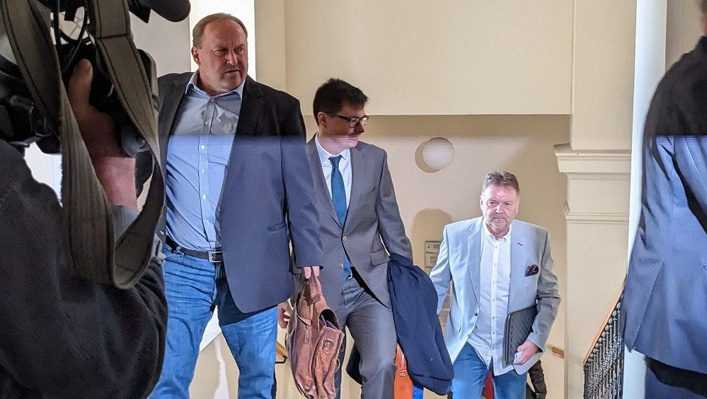 Soud s Berbrem a spol. ke korupci ve fotbale má pauzu, pokračovat bude v září
