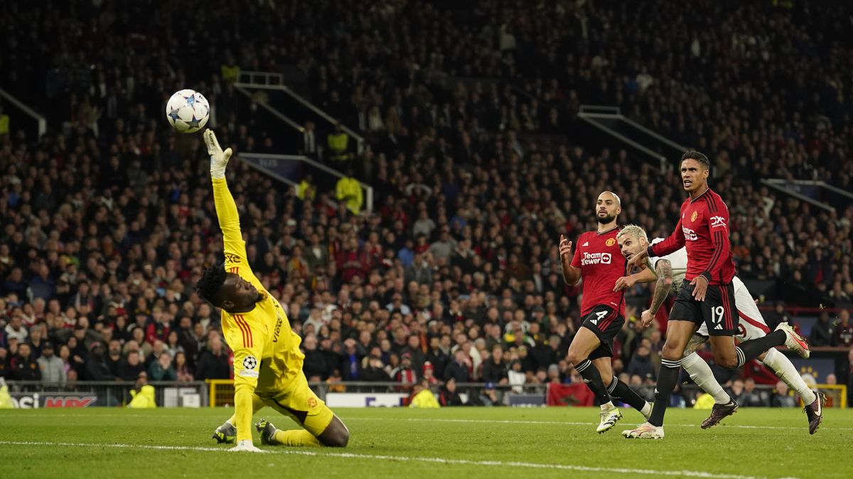 Horor. To je školní fotbal, zuří kritici. Manchester United v Lize mistrů padá na dno