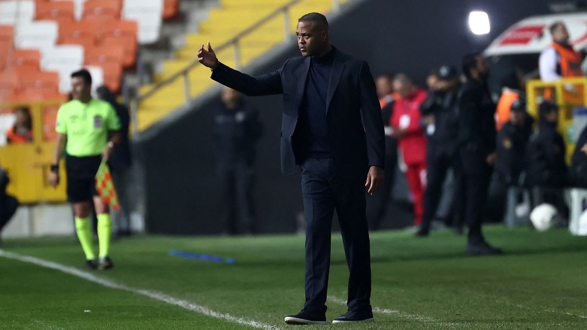Kluivert už nevede fotbalisty Demirsporu, skončil po pěti měsících