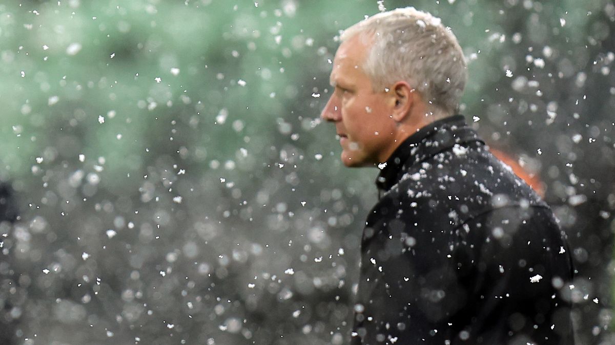 Nechápu, nerozumím. Byl to hazard se zdravím hráčů. Hřiště je na sračku, zuřil Jílek