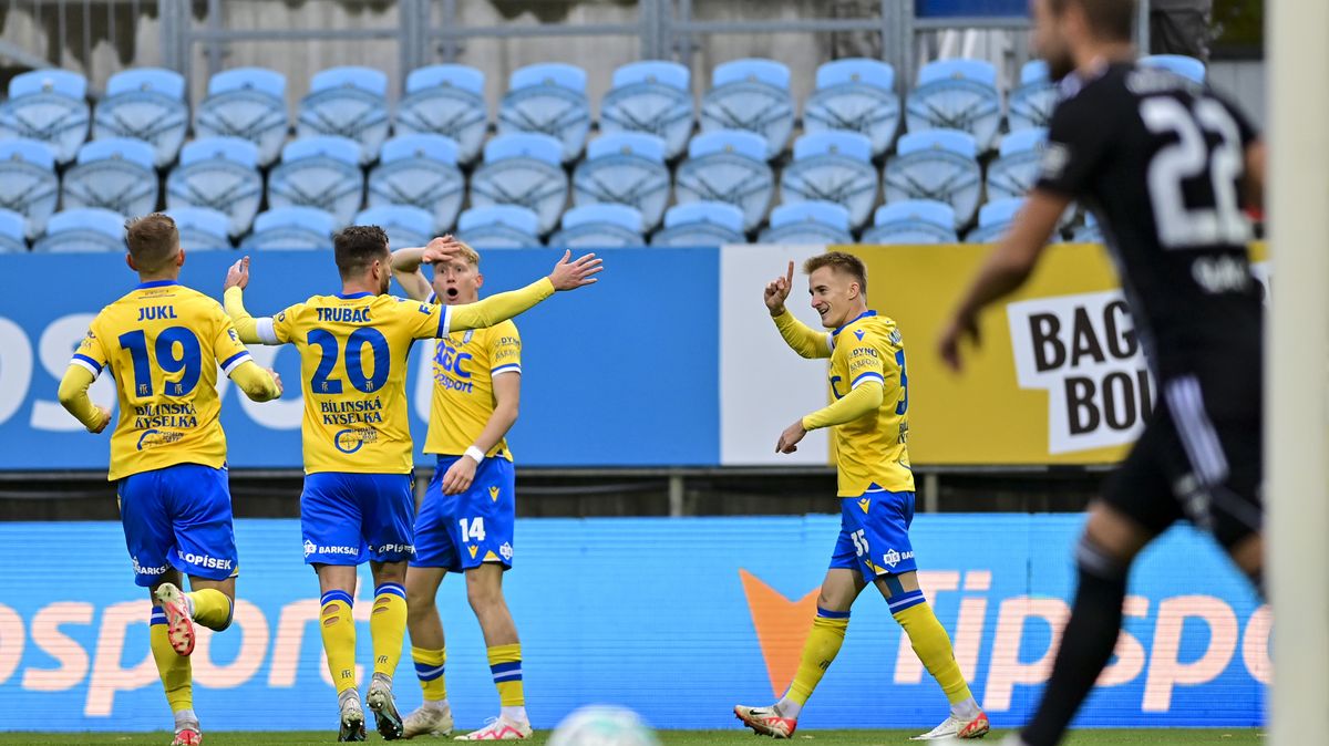 Teplice ustály nervy na jihu. A Vachoušek junior si při oslavě ťukal na hodinky