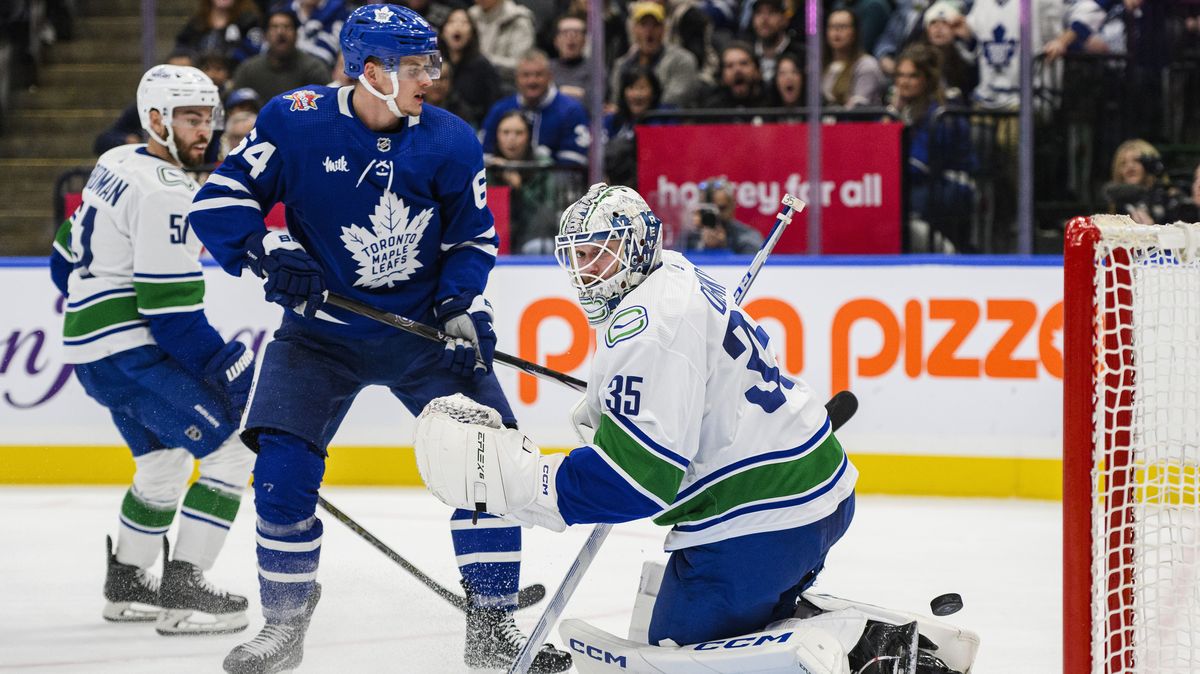 Konečně se dočkal. Kämpf vstřelil v NHL první gól sezony, skóroval i Zacha a Pastrňák asistoval
