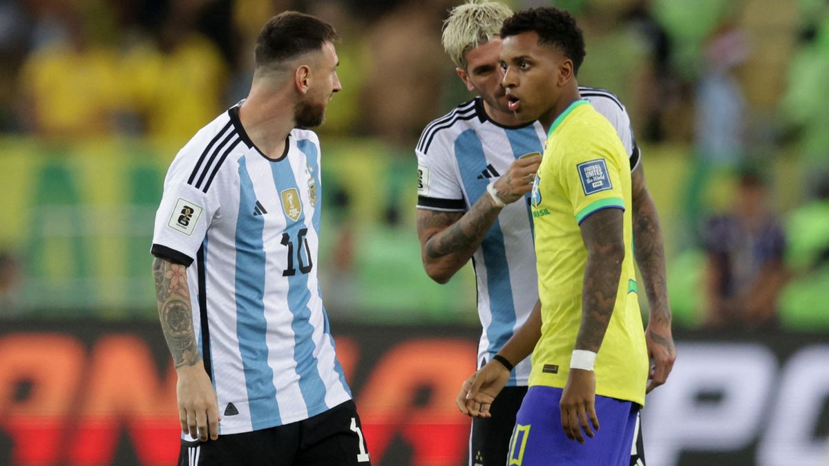 Pohádal se s Messim a fanoušci ho bombardují obrázky banánů. Šílené scény z Maracaná mají dohru