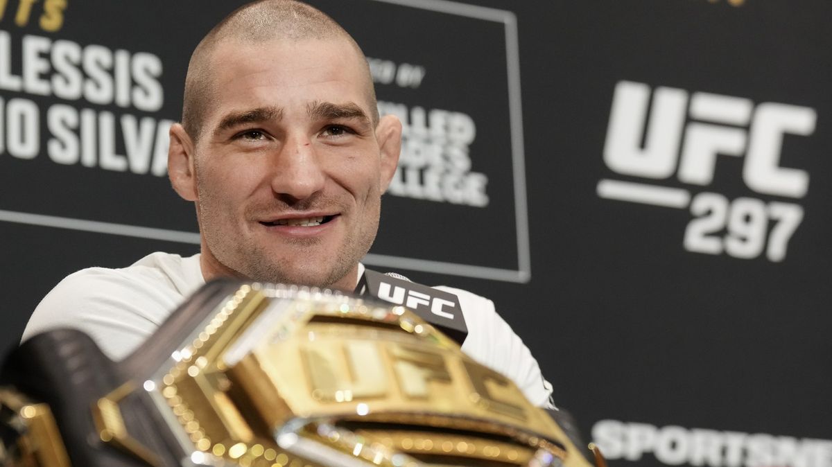 Velké napětí v UFC. Výhrůžky pobodáním i hádka s novinářem