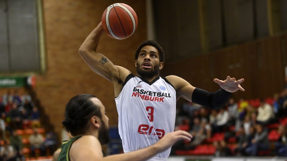 Nymburk prohrál v Děčíně a basketbalovou ligu znovu vede Opava