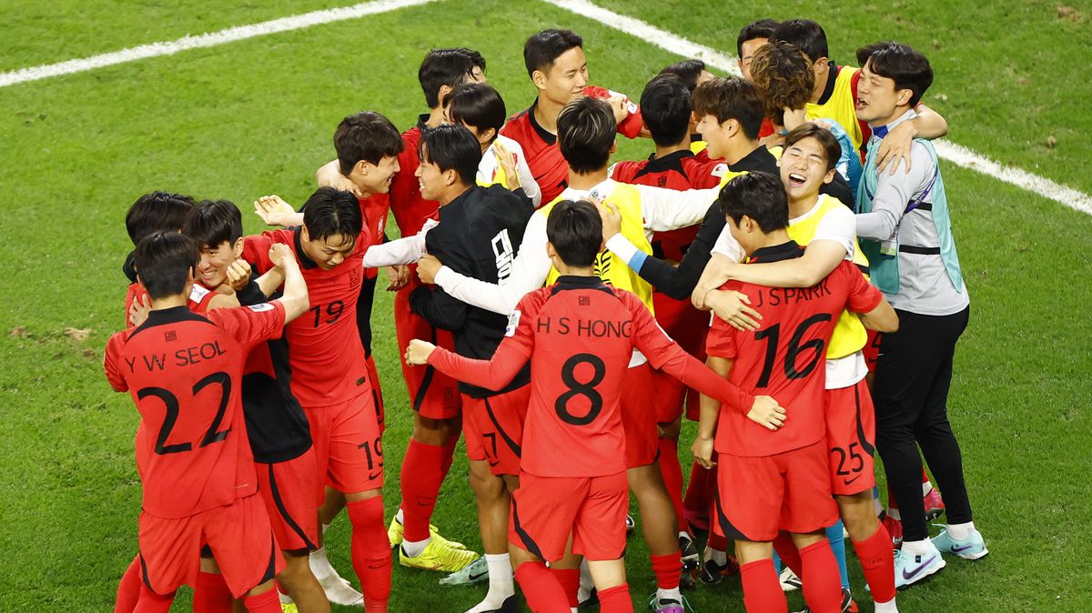 Korea vyrovnala v nastavení a po rozstřelu je ve čtvrtfinále mistrovství Asie