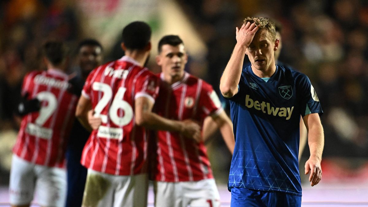 Obrovská hrubka i nesmyslný kopanec na červenou. West Ham padl a Moyes přiznává: Velká rána