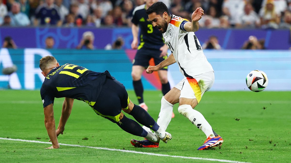 Skotský fotbalista Porteous dostal na Euru distanc na dva zápasy