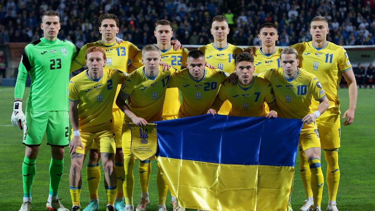 UEFA na zápase Ukrajiny s Rumunskem zakázala ruské vlajky