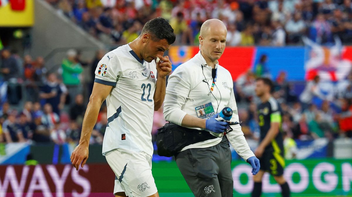 Švýcar Schär má po zápase se Skotskem zlomený nos, může přijít o duel s Německem