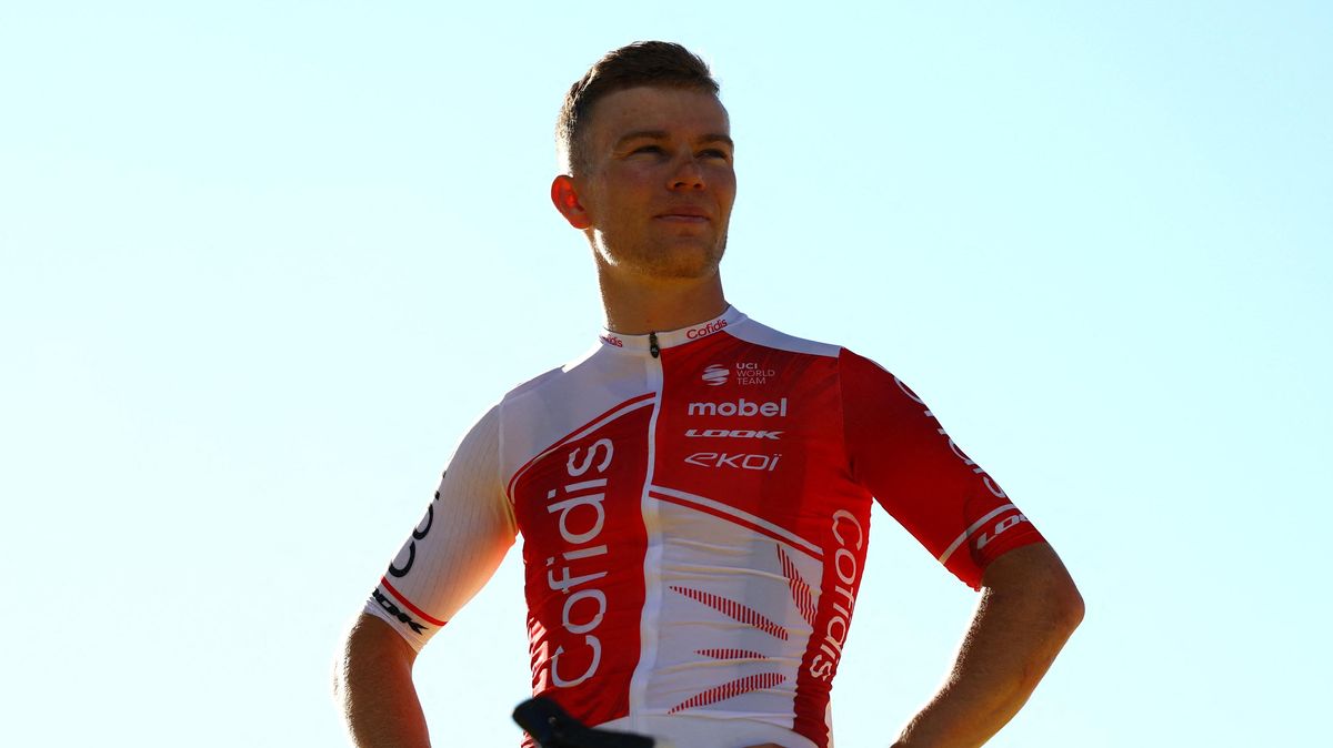 Neskutečný kousek francouzského cyklisty. Ve spurtu přeskočil ležícího soupeře