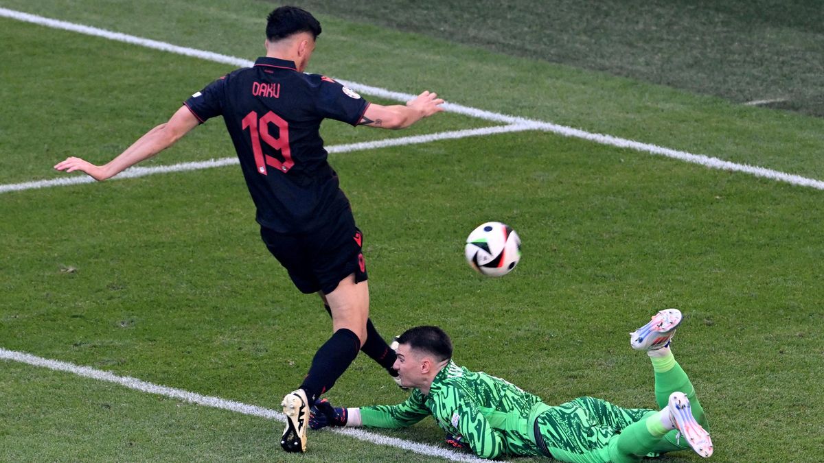 Albánský fotbalista Daku dostal na ME trest za hecování fanoušků k urážkám