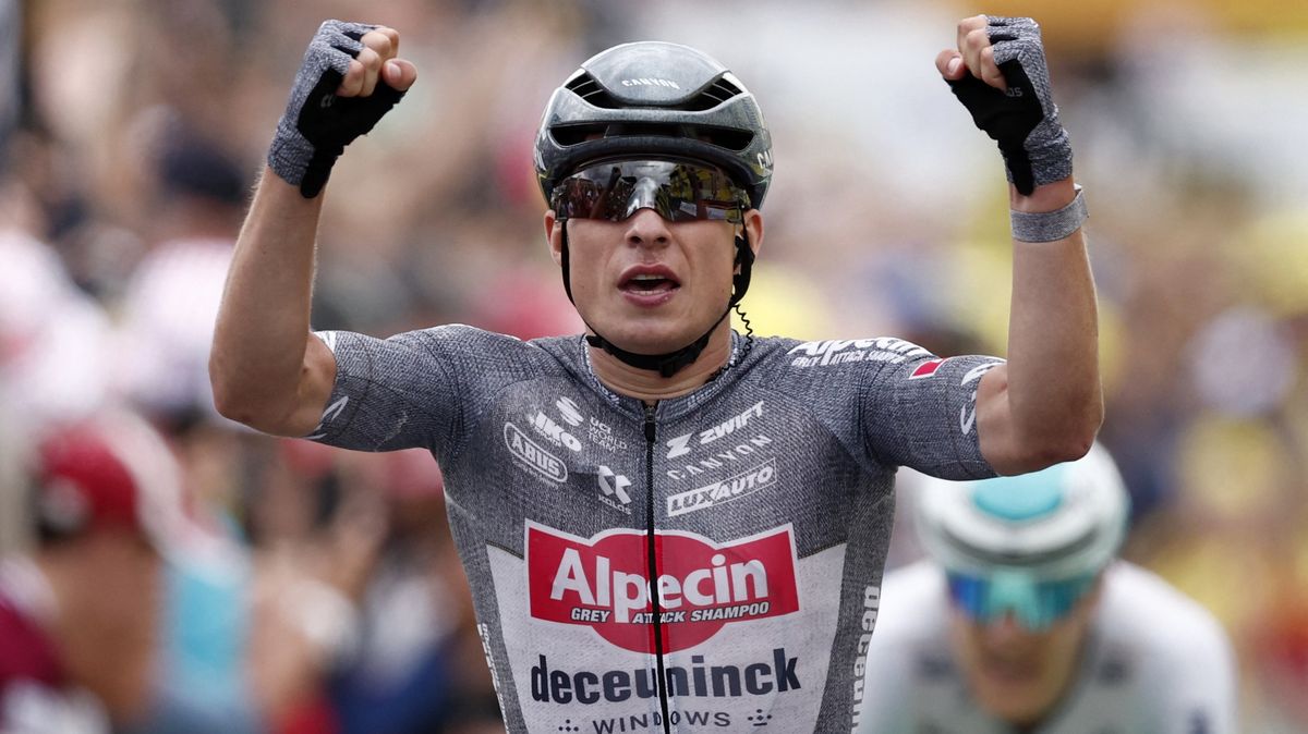 Philipsen kraloval ve spurtu na Tour. Ve větrné etapě vládl chaos, další pád i odstoupení
