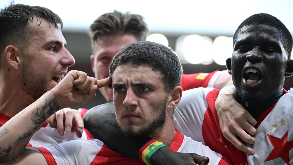 Slavia se dlouho trápila, nakonec otočila bitvu s Teplicemi