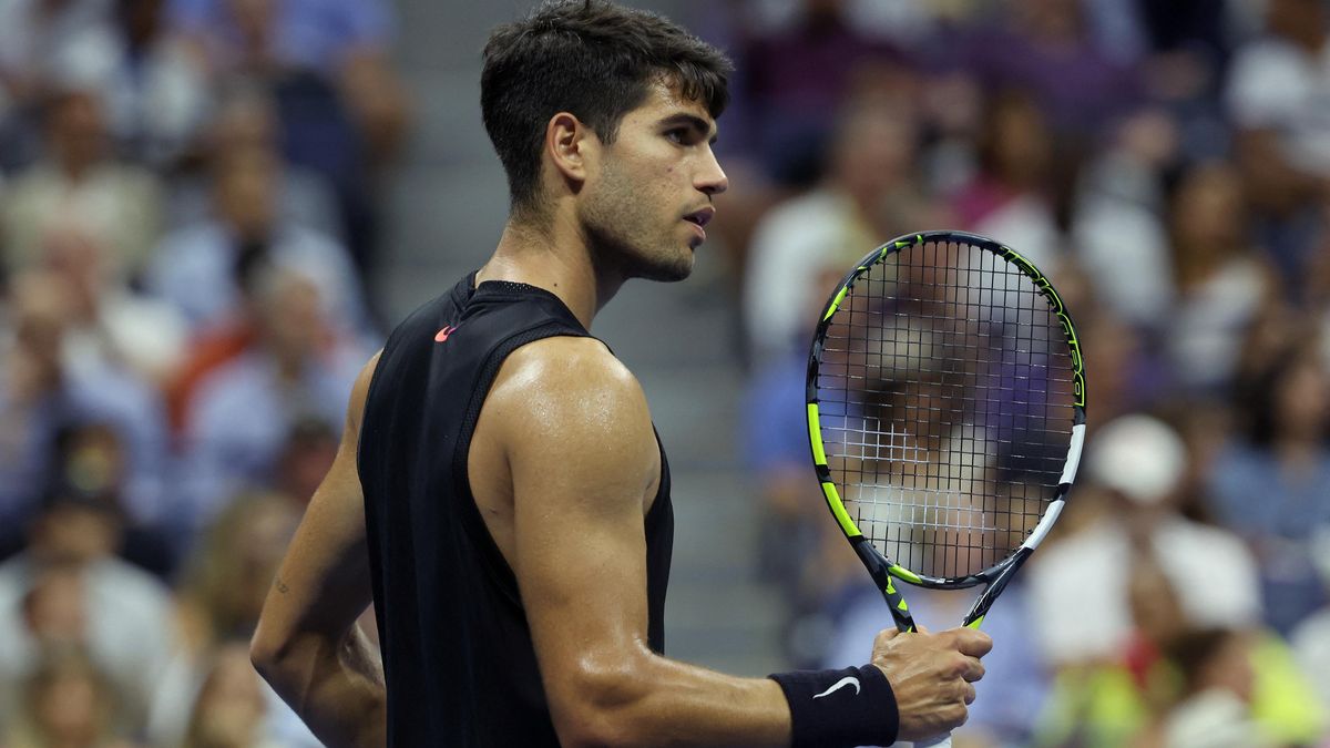 Alcaraz vykročil za třetím letošním grandslamem. Brit postoupil po rekordně dlouhém zápase