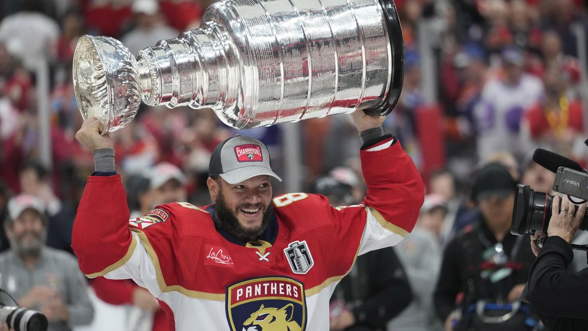 Slavný útočník v 36 letech ukončil hokejovou kariéru, loučí se jako vítěz Stanley Cupu