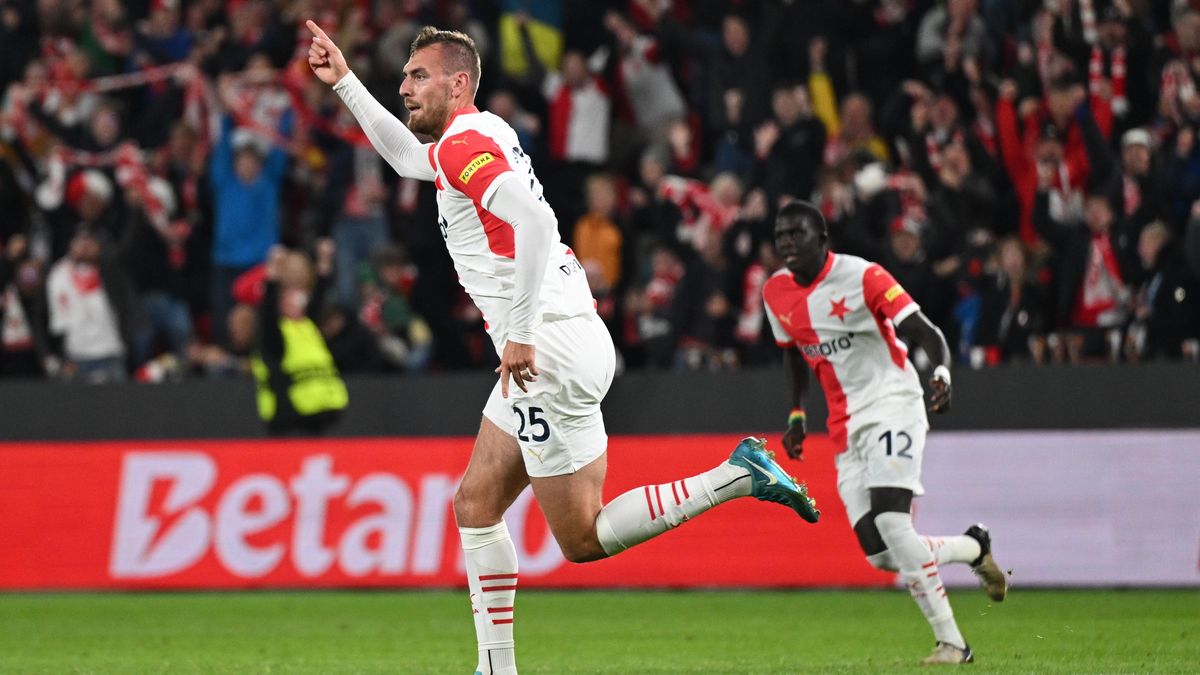 Chorý: Ajax zkoušel náš trávník. Nejradši bych vzal čtyři borce na záda a vynesl je ven