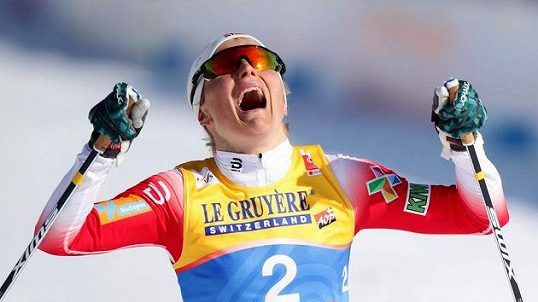 Den norske løperen Johaug knuste konkurransen i verdenscuppen.  Blant mennene triumferte hans landsmann Röthe