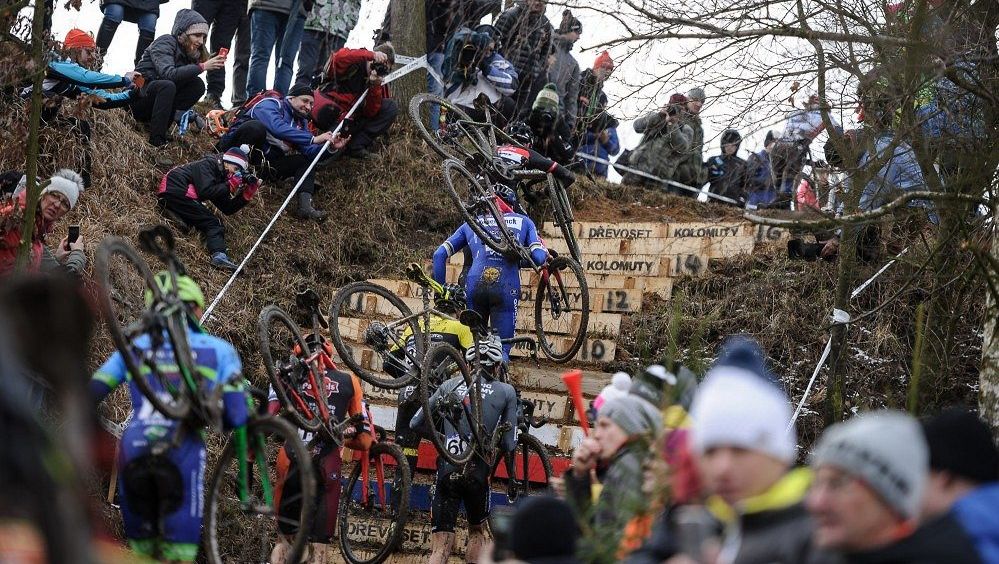 Van der Poel vyhrál i čtvrtý cyklokros v sezoně, junior Bažant se vrátil vítězně