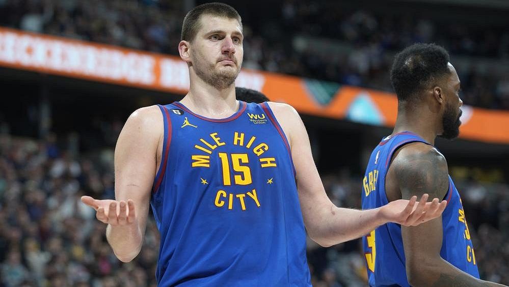 Jokič 25. triple doublem v sezoně NBA pomohl Denveru porazit rivala