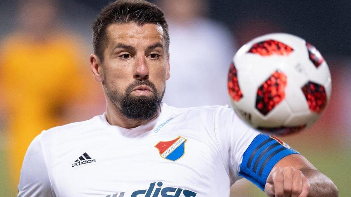 Baník se topí v bídě, léčba Barošem nezabrala. Landa na Letné fungoval, směje se Siegl